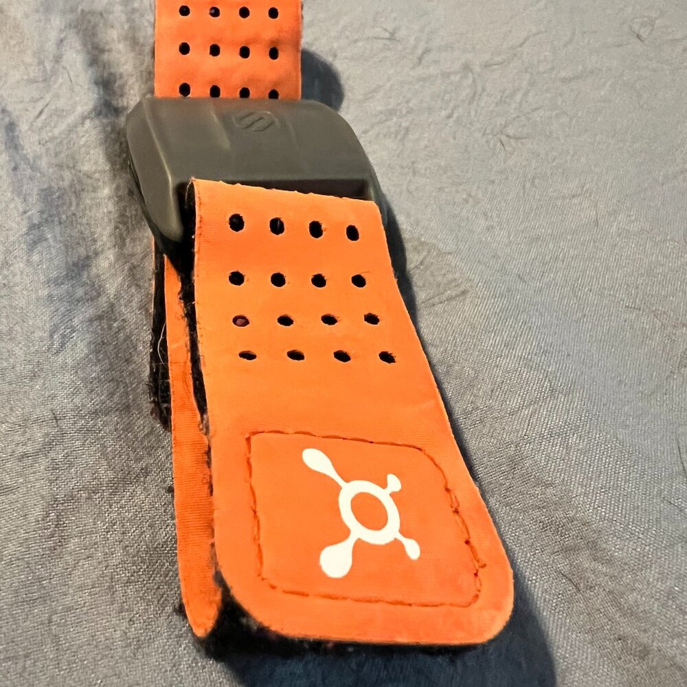 OTFlex wrist heart rate monitor with charger